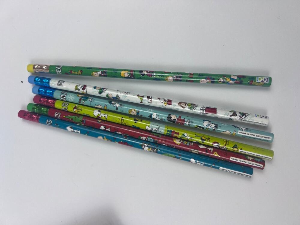 PEANUTS SNOOPY CHRISTMAS/HOLIDAY PENCILS- MIXED LOT OF 6 *NEW*